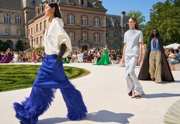In Paris, Continuity and the Present Moment Collide