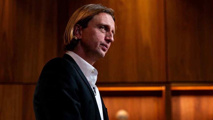 Nik Storonsky in talks over new share award if Revolut hits $500bn valuation